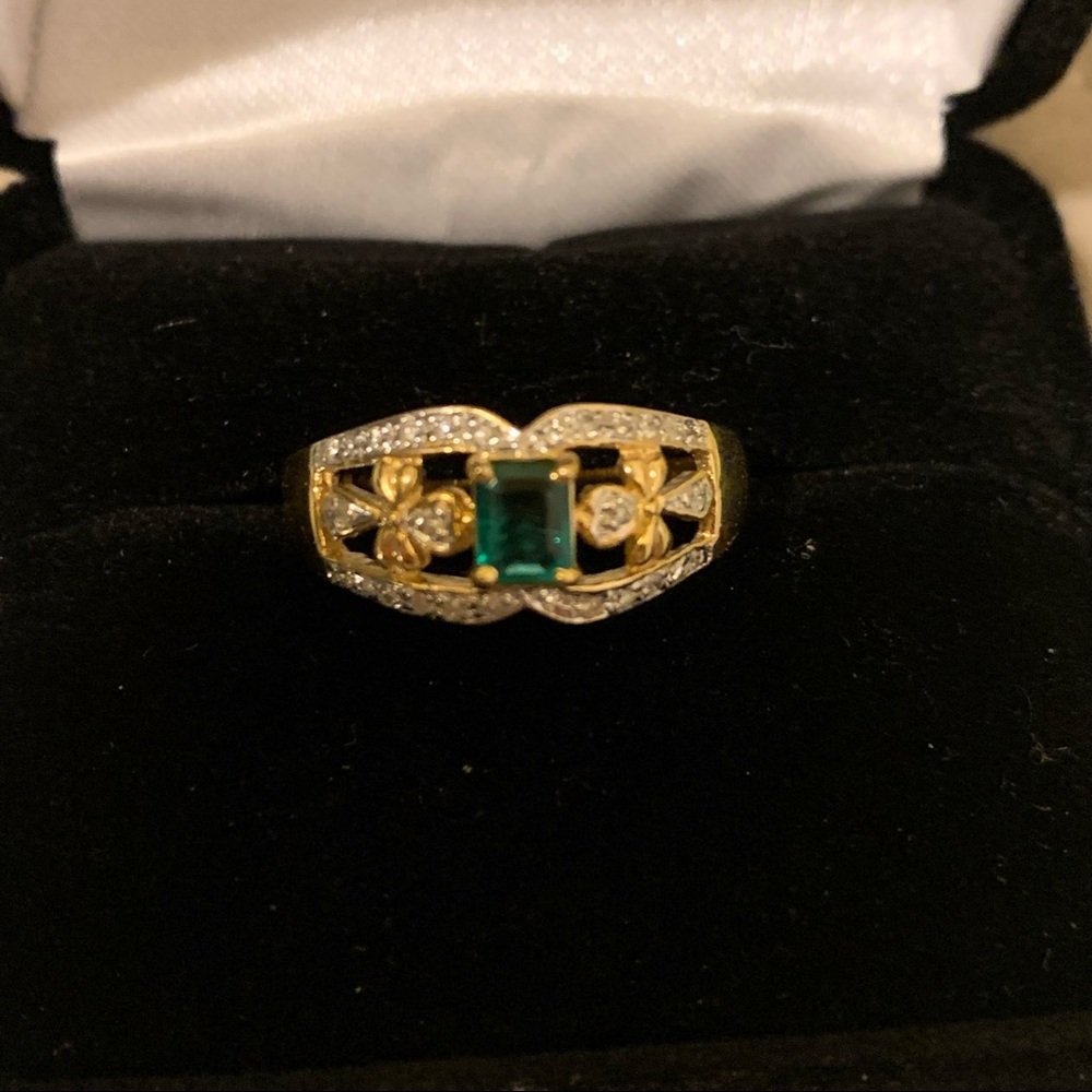 Vintage 14 k yellow gold emerald and diamond ring